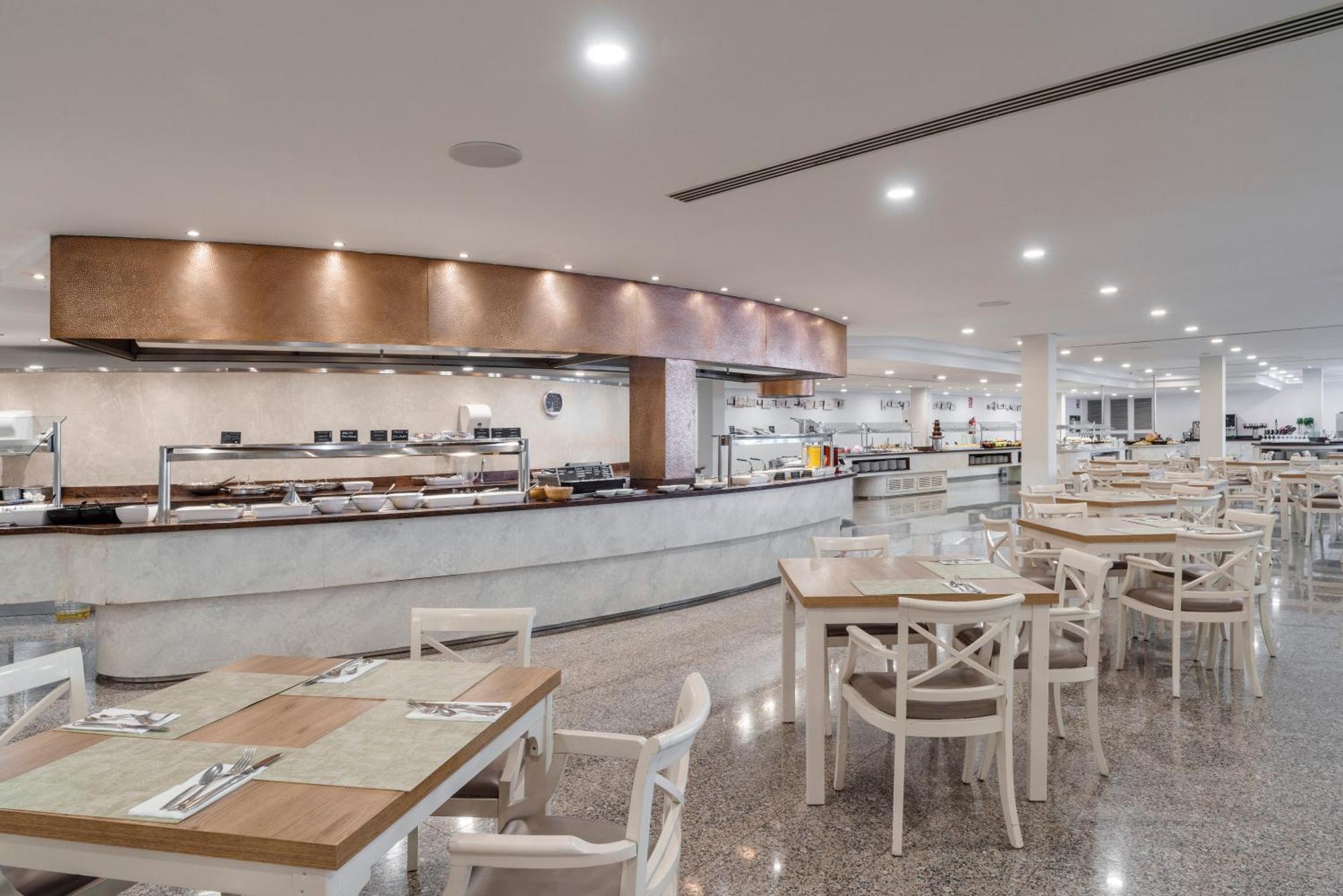 Alua Gran Hotel 4*
